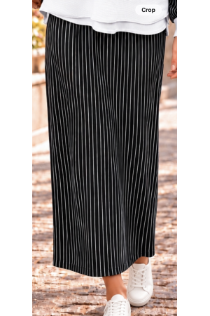 CS11960E<br/>essential for every season. Designed with a flattering straight silhouette and classic stripe pattern