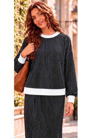 CT11961E-PL<br/>versatile pullover features a classic crew neck, flatteringlong sleeves, and a soft, stretchy ribbed knit fabric with pl