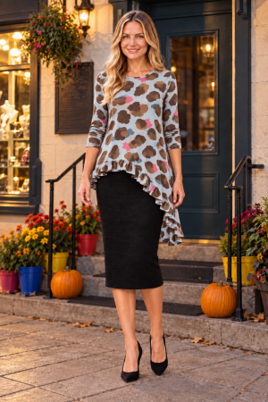 MT43986A<br/>A relaxed high low tunic with a round neck 3/4 sleeve